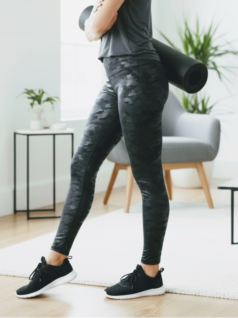 Vera Wang Leggings Faux Leather Camouflage